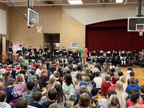 Mapleton Junior High orchestra and band came to Hobble Creek to perform.