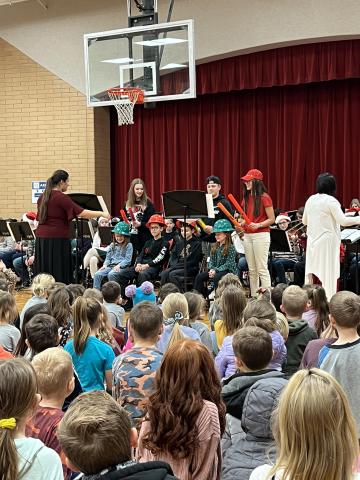 Mapleton Junior High orchestra and band came to Hobble Creek to perform.